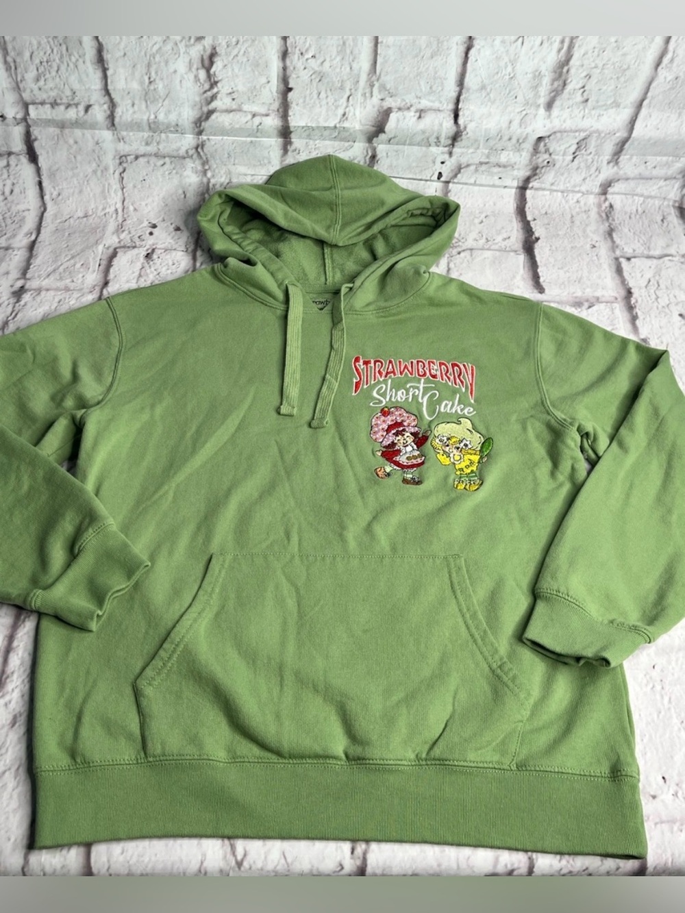 Strawberry shortcake women’s green graphic hoodie sweatshirt size medium